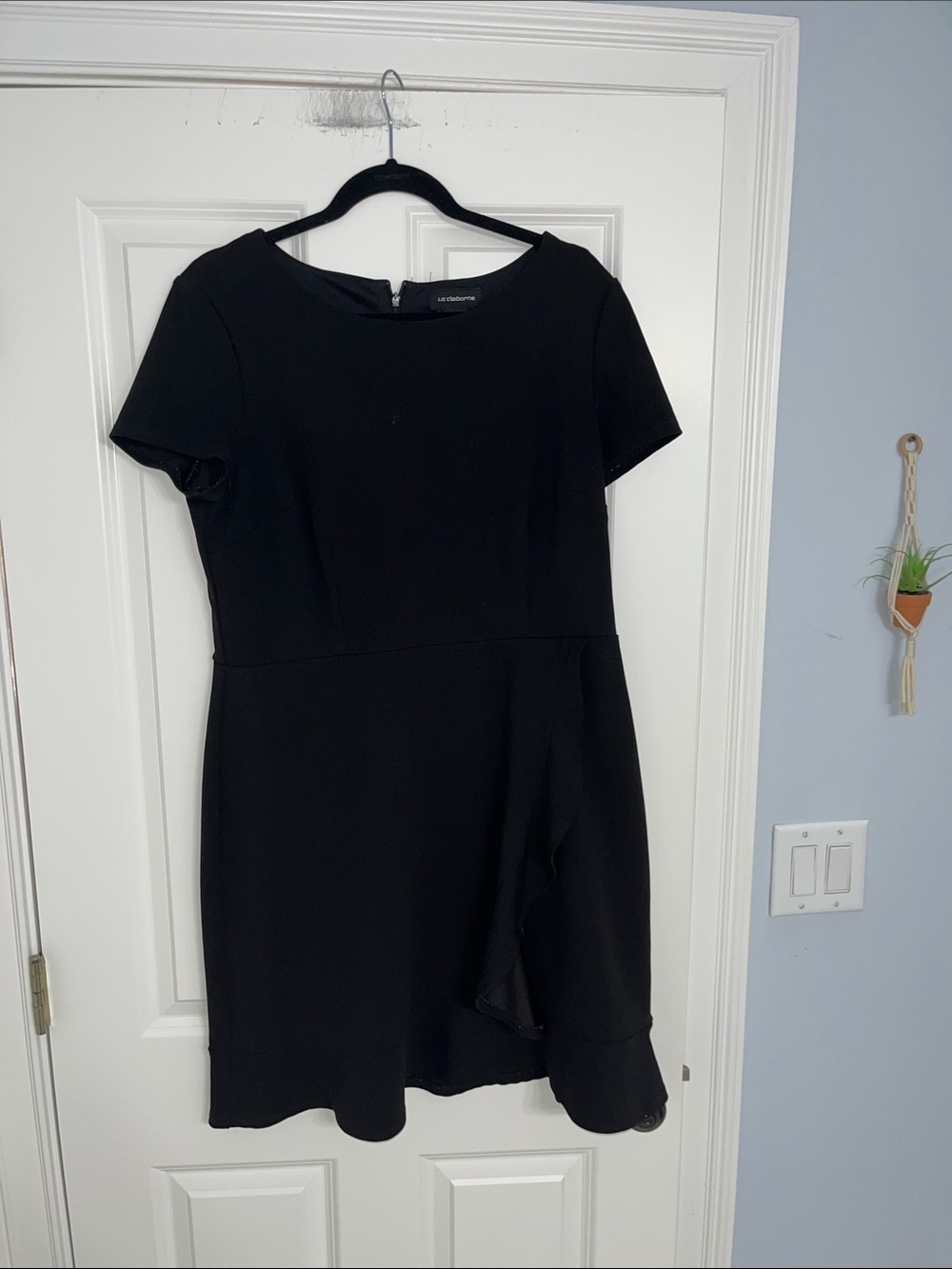 Liz Claiborne Black Short-Sleeve Ruffle Hem Dress